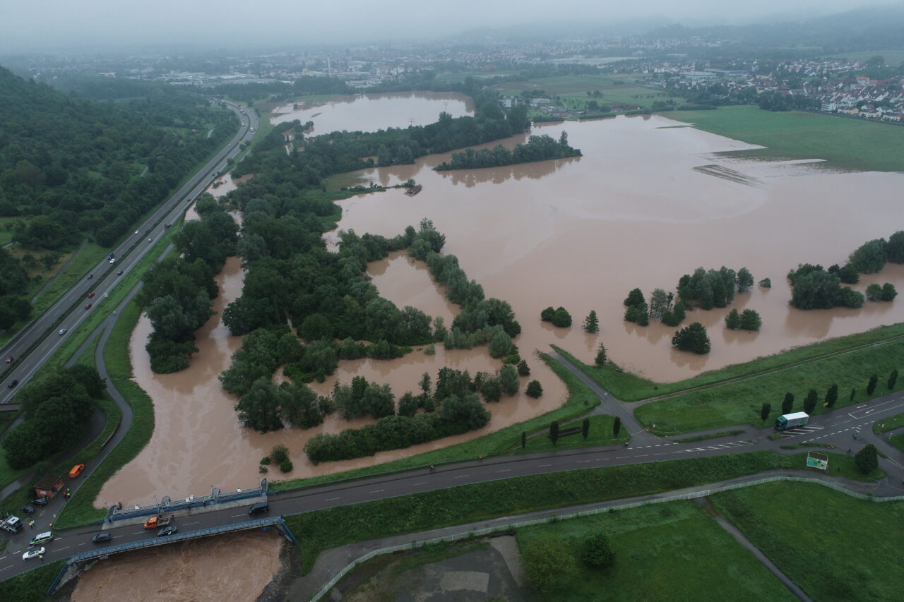 Zwischen Schorndorf und Winterbach ist ein Regenrückhaltebecken parallel zur B29 vollgelaufen.