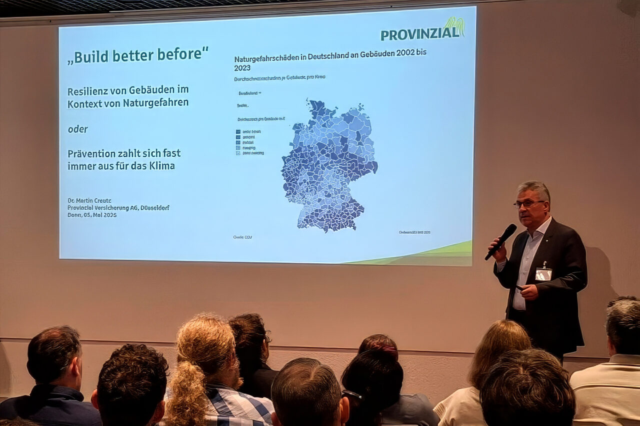 Dr. Martin Creutz referiert in Bonn.